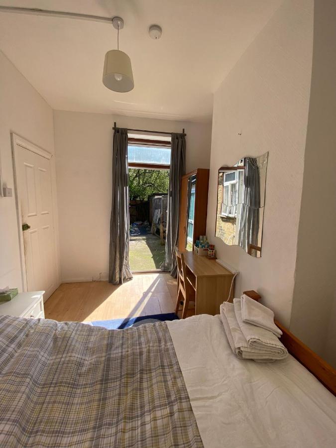 Homestay Near Tottenham Hotspur Stadium London Exteriör bild