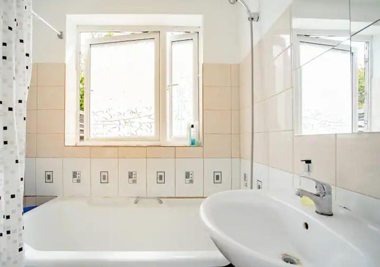 Homestay Near Tottenham Hotspur Stadium London Exteriör bild