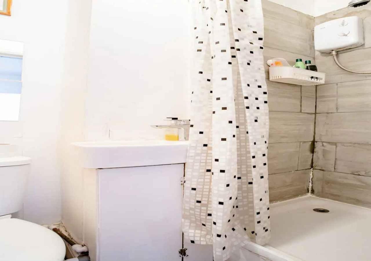 Homestay Near Tottenham Hotspur Stadium London Exteriör bild